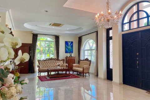 Chalet de 4 dormitorios en Pattaya, Tailandia № 222756 - foto 9