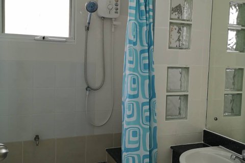 Casa de 3 dormitorios en Samut Prakan, Tailandia № 153048 - foto 18