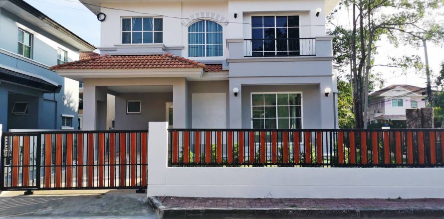 Casa de 3 dormitorios en Samut Prakan, Tailandia № 153048