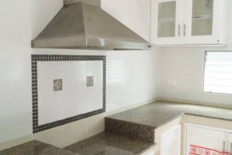 Casa de 3 dormitorios en Samut Prakan, Tailandia № 153048 - foto 8