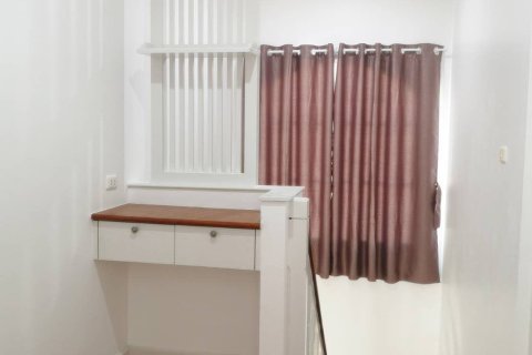 Casa de 3 dormitorios en Samut Prakan, Tailandia № 153048 - foto 11