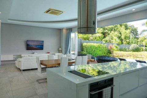 Chalet de 4 dormitorios en Phuket, Tailandia № 159959 - foto 9