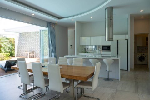 Chalet de 4 dormitorios en Phuket, Tailandia № 159959 - foto 10