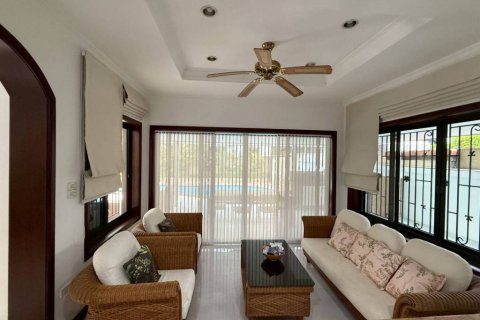 Chalet de 3 dormitorios en Hua Hin, Tailandia № 159964 - foto 3
