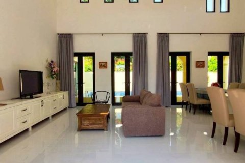Chalet de 3 dormitorios en Sattahip, Tailandia № 159958 - foto 2