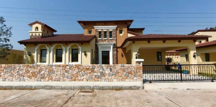 Chalet de 3 dormitorios en Sattahip, Tailandia № 159958