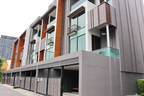 Haus in Bangkok, Thailand 4 Schlafzimmer № 180981