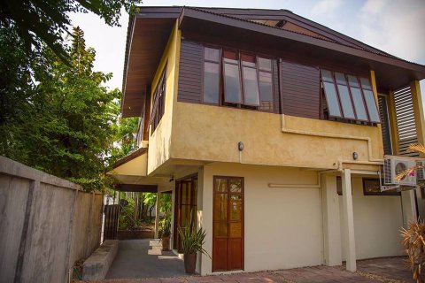 Casa de 3 dormitorios en Din Daeng, Bangkok, Tailandia № 75557 - foto 2