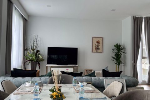 Maison à Saphan Sung, Bangkok, Thaïlande 6 chambres № 75555