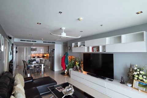 Apartamento de 3 dormitorios en Pattaya, Tailandia № 210150 - foto 11
