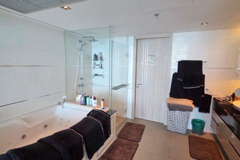 Apartamento de 3 dormitorios en Pattaya, Tailandia № 210150 - foto 20