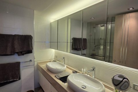 Apartamento de 3 dormitorios en Pattaya, Tailandia № 210150 - foto 15