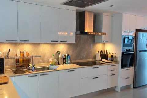 Apartamento de 3 dormitorios en Pattaya, Tailandia № 210150 - foto 24