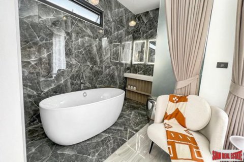 Chalet de 4 dormitorios en Nai Harn Beach, Tailandia № 203304 - foto 4
