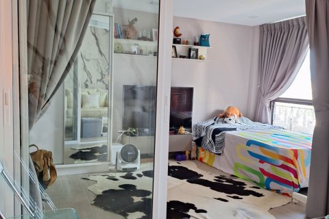 Dúplex de 2 dormitorios en Bang Na, Bangkok, Tailandia № 138093 - foto 2