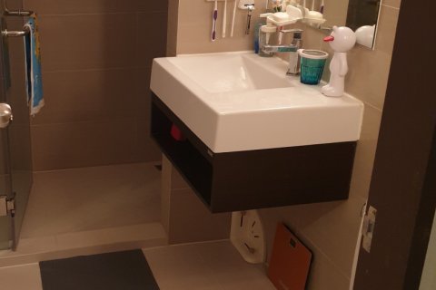Dúplex de 2 dormitorios en Bang Na, Bangkok, Tailandia № 138093 - foto 5