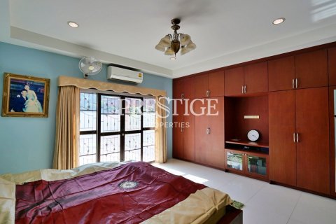 House in Pattaya, Thailand 5 bedrooms № 198515 - photo 8