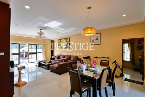 House in Pattaya, Thailand 5 bedrooms № 198515 - photo 4