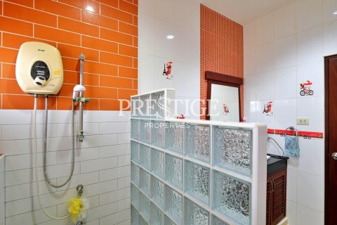 House in Pattaya, Thailand 5 bedrooms № 198515 - photo 14