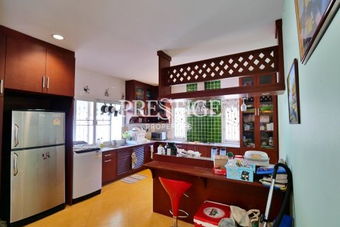 House in Pattaya, Thailand 5 bedrooms № 198515 - photo 5