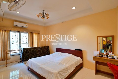House in Pattaya, Thailand 5 bedrooms № 198515 - photo 11
