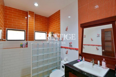 House in Pattaya, Thailand 5 bedrooms № 198515 - photo 13