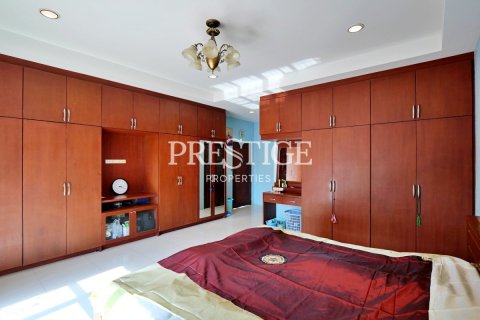 House in Pattaya, Thailand 5 bedrooms № 198515 - photo 9