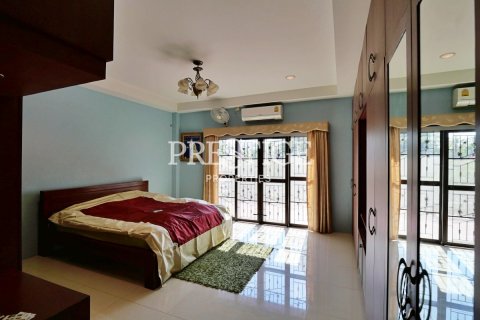 House in Pattaya, Thailand 5 bedrooms № 198515 - photo 7