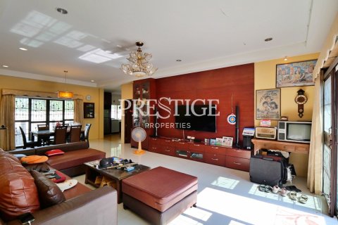 House in Pattaya, Thailand 5 bedrooms № 198515 - photo 3