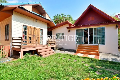 House in Pattaya, Thailand 5 bedrooms № 198515 - photo 19
