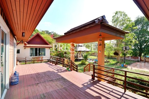 House in Pattaya, Thailand 5 bedrooms № 198515 - photo 17