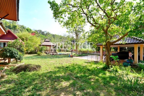 House in Pattaya, Thailand 5 bedrooms № 198515 - photo 18