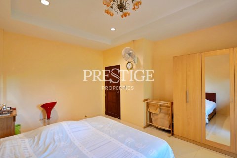 House in Pattaya, Thailand 5 bedrooms № 198515 - photo 12