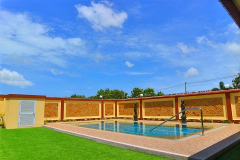 Chalet de 4 dormitorios en Pattaya, Tailandia № 203451 - foto 3