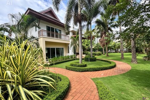 House in San Sai, Thailand 3 bedrooms № 200284 - photo 2