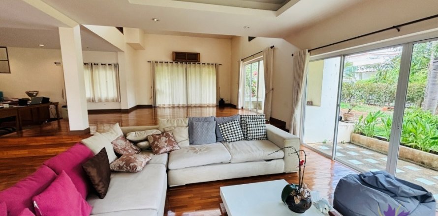 House in San Sai, Thailand 3 bedrooms № 200284