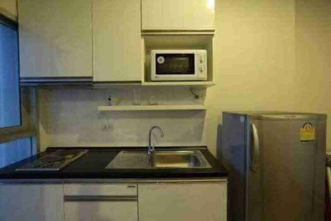 Condominio de 1 dormitorio en Thonburi, Bangkok, Tailandia № 208730 - foto 5