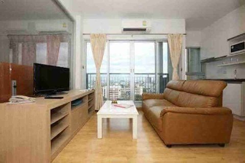 Condominio de 1 dormitorio en Thonburi, Bangkok, Tailandia № 208730 - foto 6