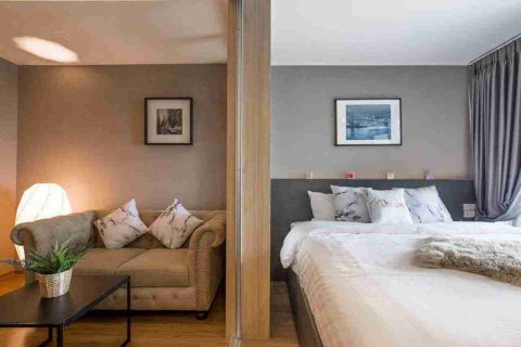 Condominio de 1 dormitorio en Thonburi, Bangkok, Tailandia № 208732 - foto 6