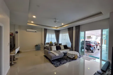 House in Pattaya, Thailand 3 bedrooms № 155592 - photo 17