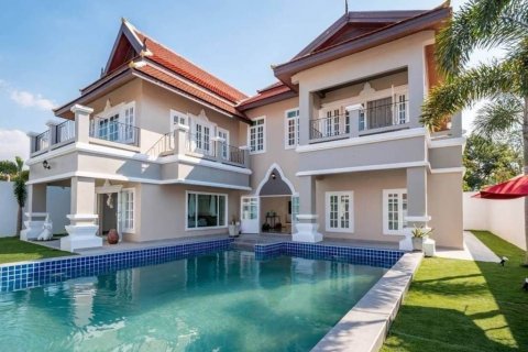Villa in Pattaya, Thailand 6 bedrooms № 113373