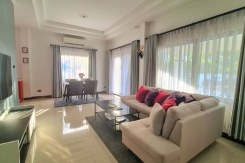 Casa de 3 dormitorios en Pattaya, Tailandia № 157765