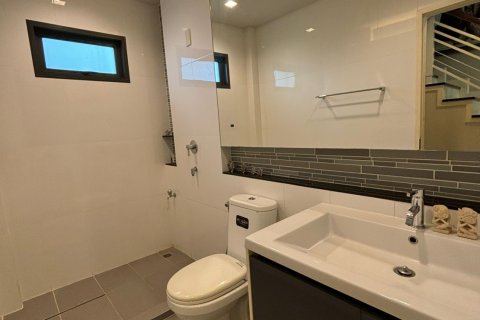 Casa de 4 dormitorios en Bangkok, Tailandia № 157767 - foto 17