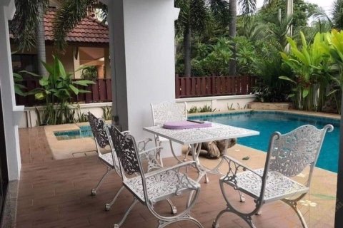 Casa de 3 dormitorios en Pattaya, Tailandia № 157768 - foto 2