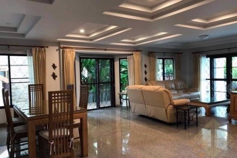 Casa de 3 dormitorios en Pattaya, Tailandia № 157768 - foto 11