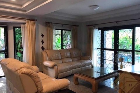 Casa de 3 dormitorios en Pattaya, Tailandia № 157768 - foto 3