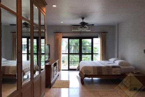 Casa de 3 dormitorios en Pattaya, Tailandia № 157768 - foto 9