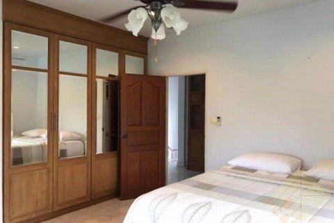 Casa de 3 dormitorios en Pattaya, Tailandia № 157768 - foto 4