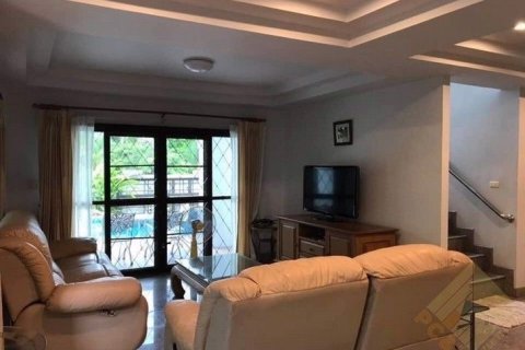 Casa de 3 dormitorios en Pattaya, Tailandia № 157768 - foto 10