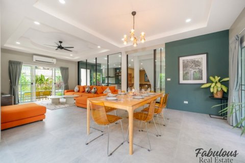 Chalet de 3 dormitorios en Kamala, Tailandia № 179276 - foto 10